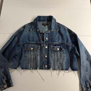 Kittenish Frayed‎ Hem Cropped Denim Jacket Size M Western Glam Country Concert